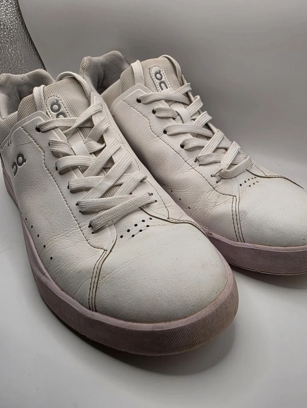 On THE ROGER Centre Court Sneakers — Women's US 11 / White + Lilac